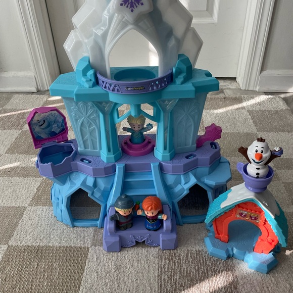 Little people Frozen Elsa castle + mini house and characters - Picture 1 of 4